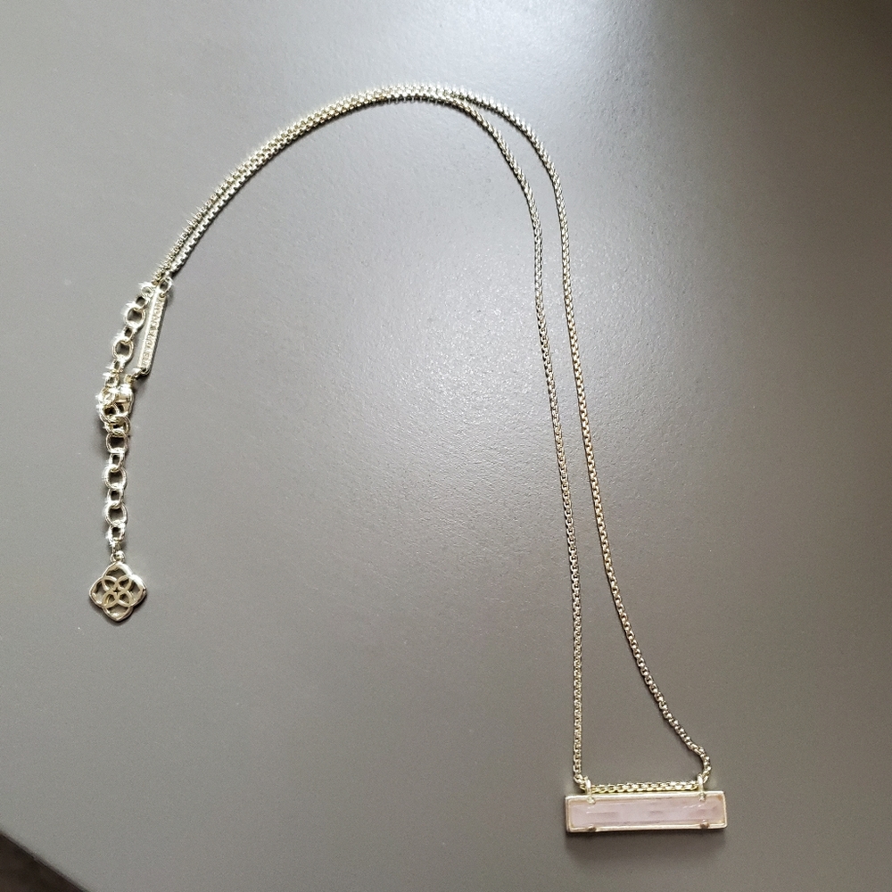 Leanor Silver Pendant Necklace In Rose Quartz